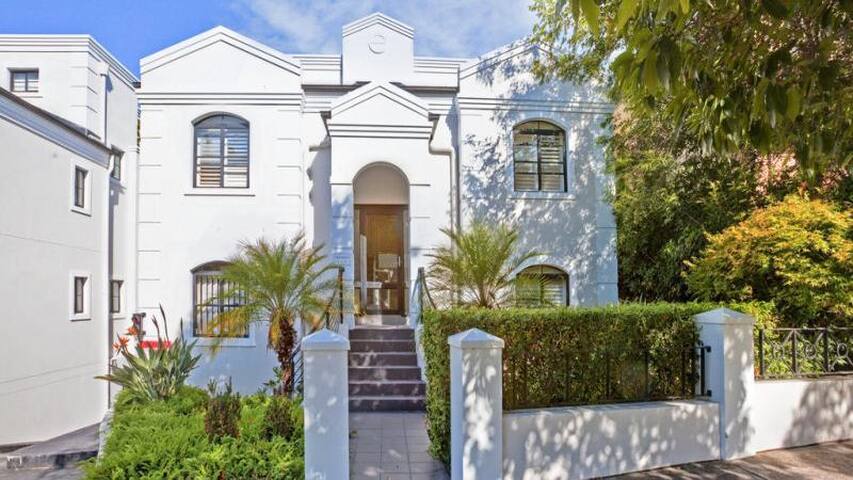 Sunny townhouse apartment