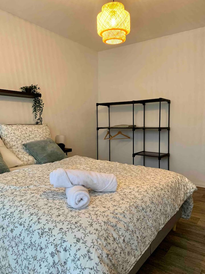 2do dormitorio con cama queen size 