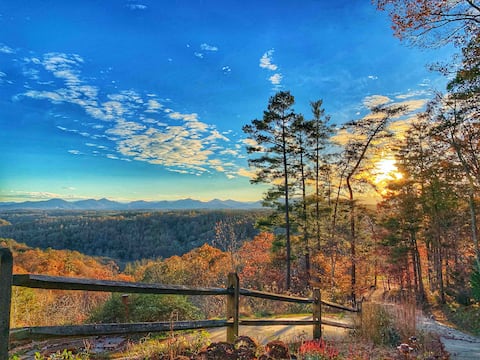 Successful Airbnb property: The Serena View in Weaverville