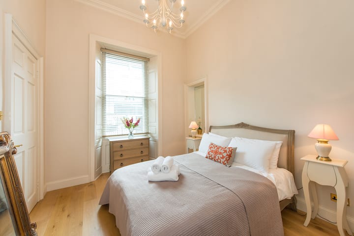 Ultimate comfort bed to sink into