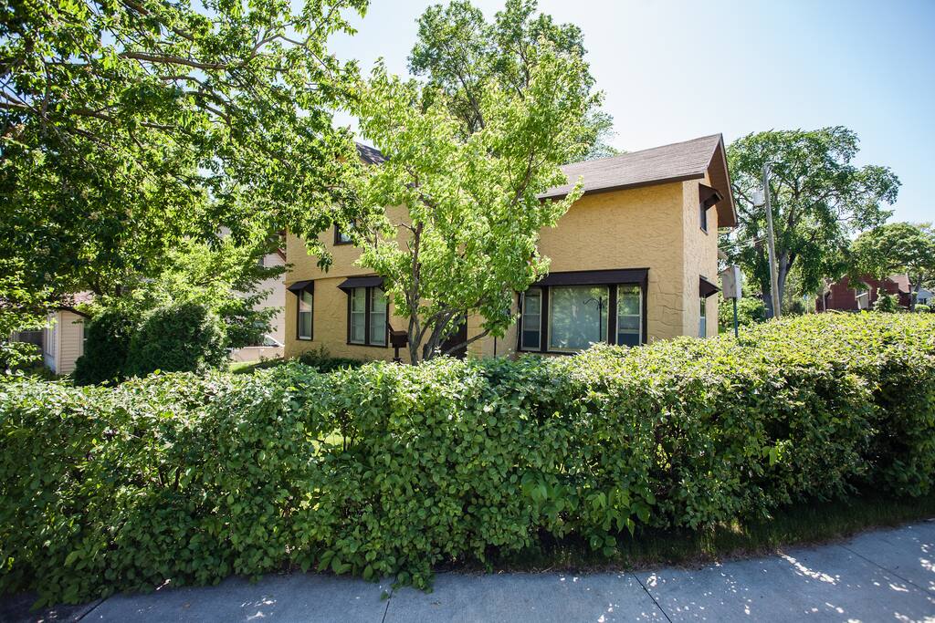 Corner lot view
