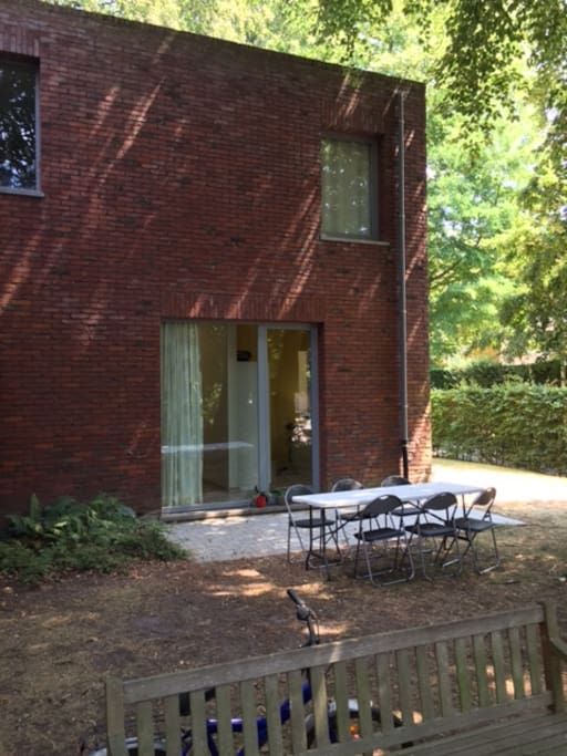Wheelchair accessible groundfloor appartment in garden, 4km from city center Ghent