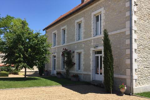 Renovated old house for rent with garden