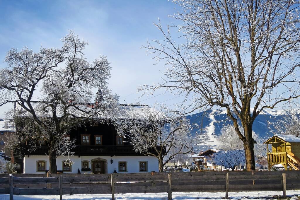 Winter Wonderland - im Hintergrund die Schmittenhöhe (Zell am See, Schigebiet)