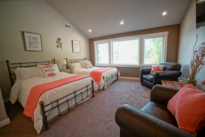 غرفة مكافآت في الطابق العلوي مأخوذة من الحمام