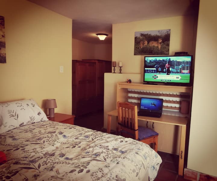 Private Secure Studio, Walk To Malls. Solar Elec. - Germiston