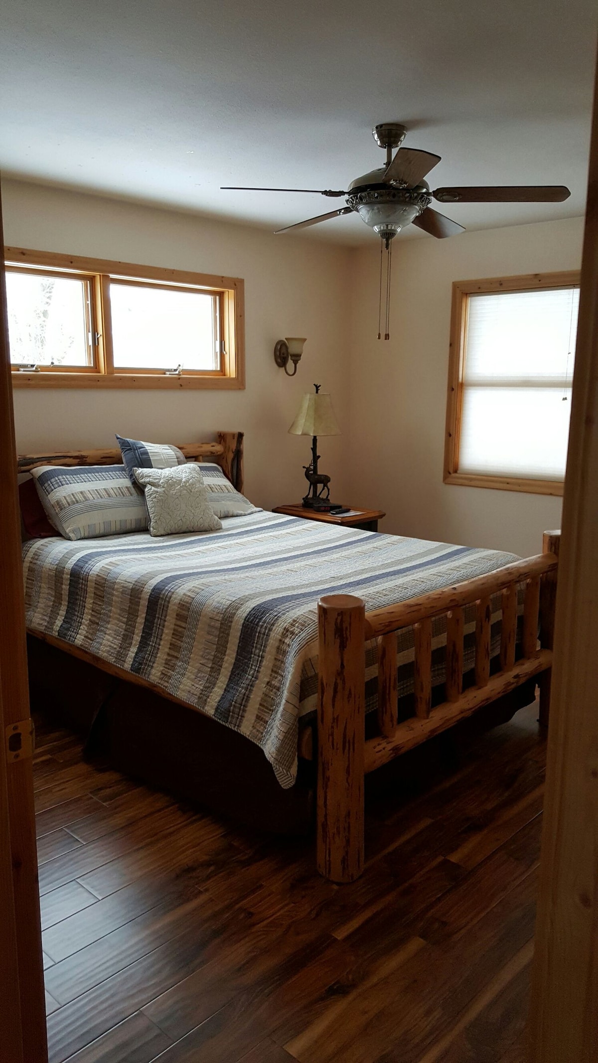 Главна спална соба на кат со брачен кревет (широк 150-1