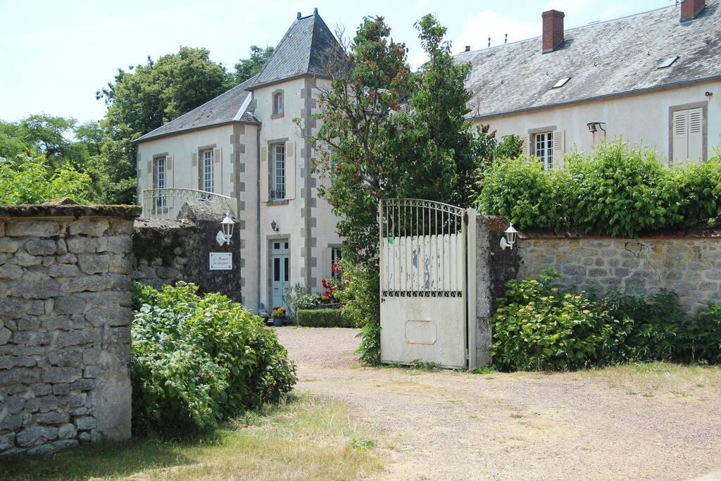 Yurt staat op landgoed Manoir du Chagnot