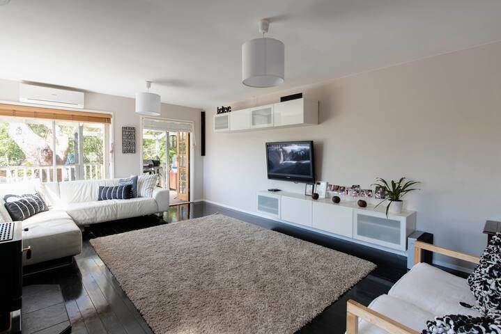 Charming 5 bedroom family home gallery image 2