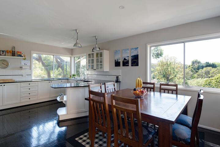 Charming 5 bedroom family home gallery image 5