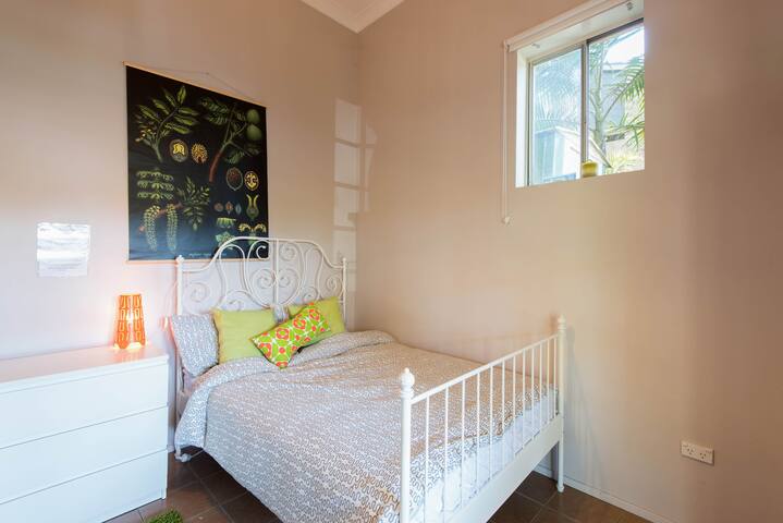 Charming 5 bedroom family home gallery image 4