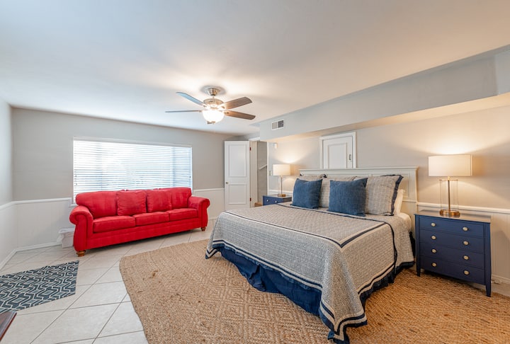 Спалня за гости №1 - суперголямо двойно легло - плюс спален диван