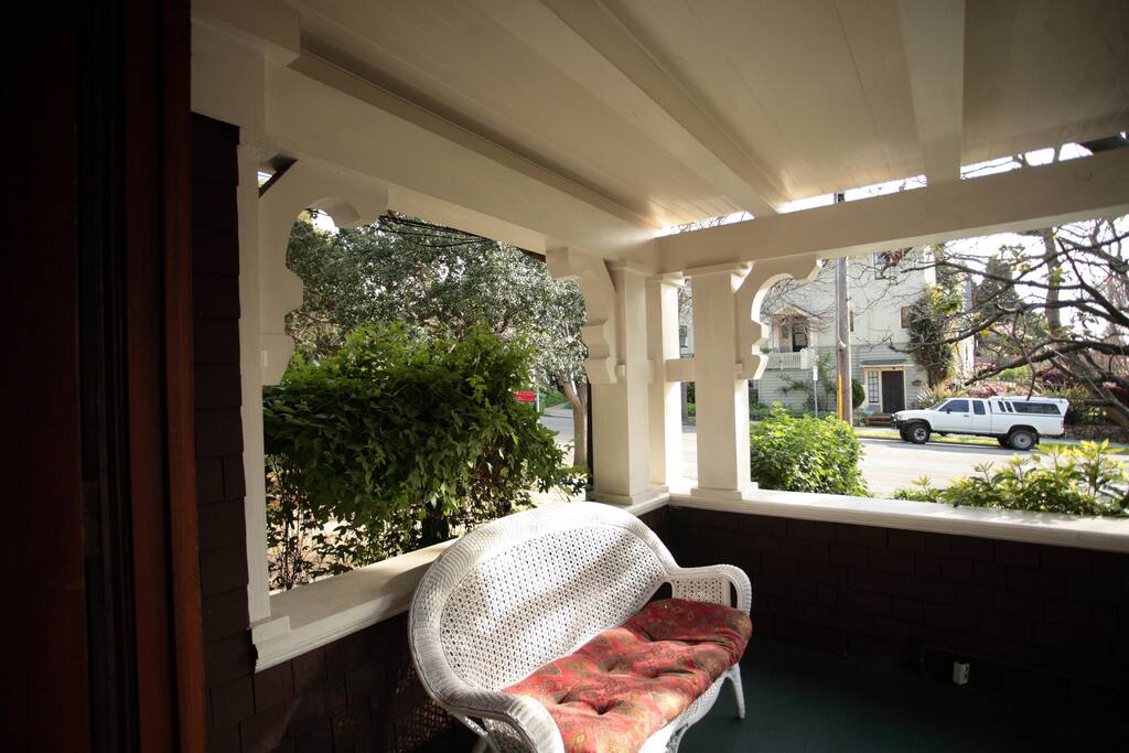 Rockridge Craftsman Brown Shingl Houses for Rent in Oakland, California, United States