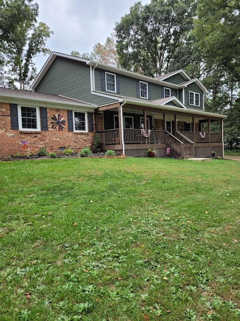 Beautiful 4-bedroom, 3 bath home with hot tub