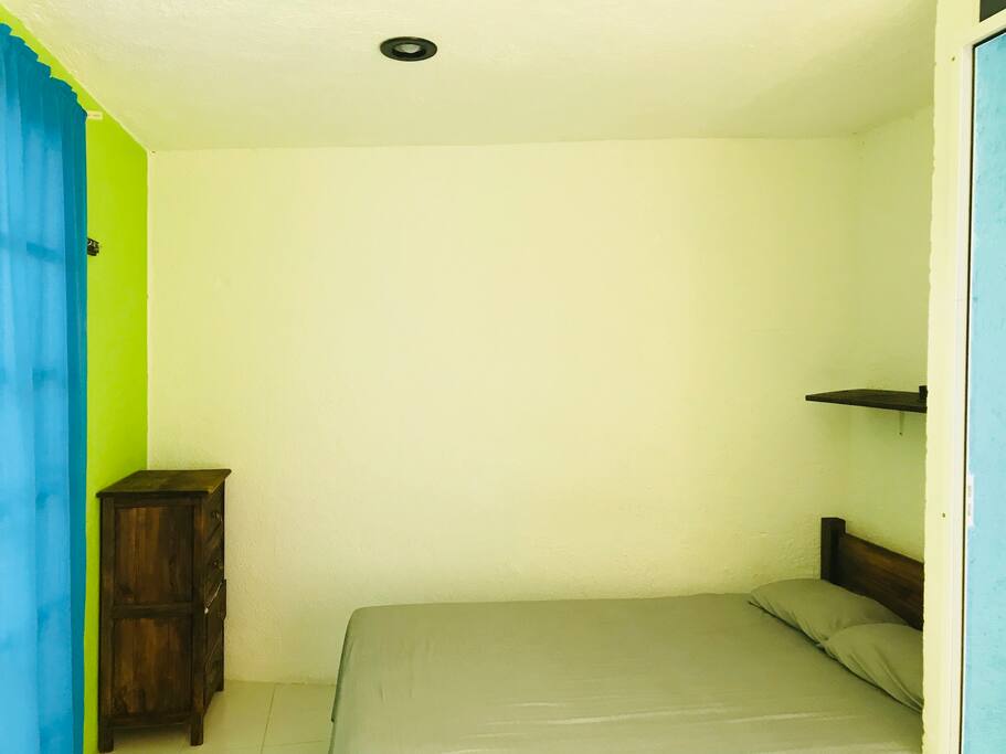 Habitación principal con cama matrimonial