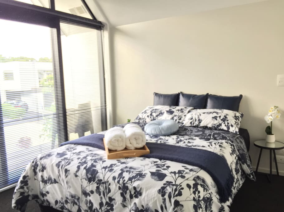 Bed room No.1. Decent bed with memory form mattress.