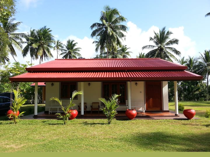 Villa Mirissa/6 Guest/Entire Villa Houses for Rent in Matara