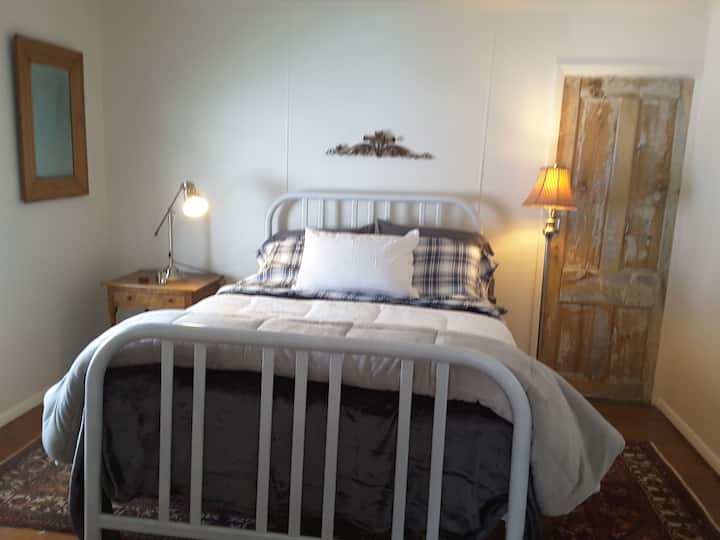 Ორადგილიანი საწოლი პირველ სართულზე