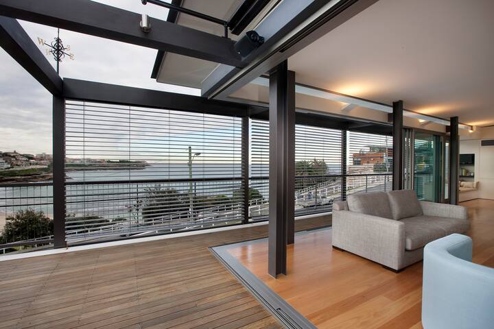 Literally on the Beach at Bronte North Facing gallery image 4