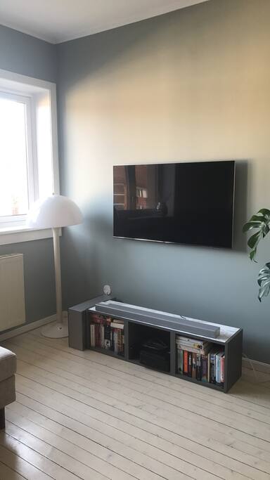 Samsung 50'' flatscreen with Soundbar