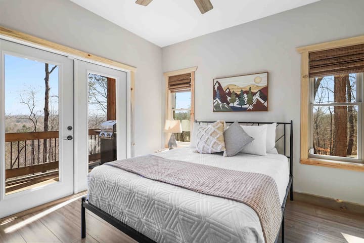 Main Level Secondary Bedroom with En Suite Bathroom