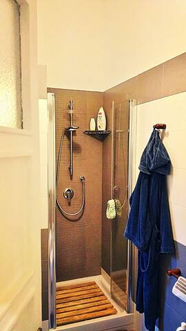 Moderno appartamento 8 posti letto e 3 bagni gallery image 5