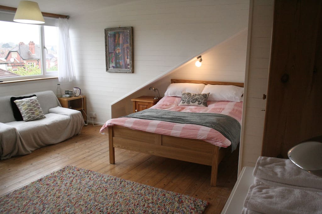 Lovely, quiet, spacious room with double bed