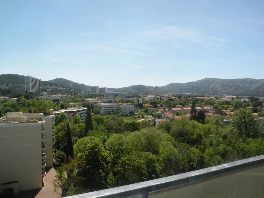 Vue sur les collines de Luminy