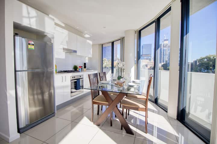 3-Br Chic Apt in Parramatta Centre & Free Parking