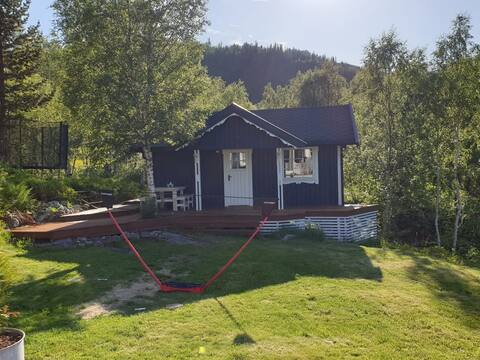 Cottage by the sea and proximity to the mountains