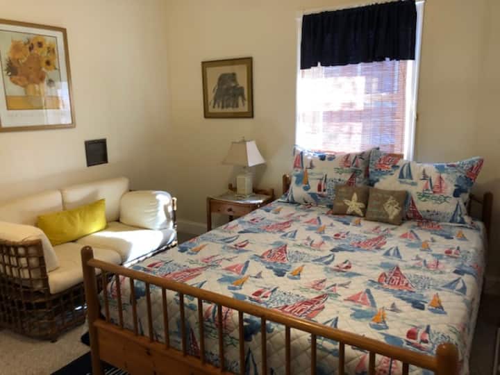 Спалня на 1 - ви етаж с двойно легло