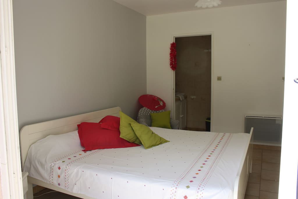 un lit en 180 pour y dormir.....ou pas, mais être à l'aise !