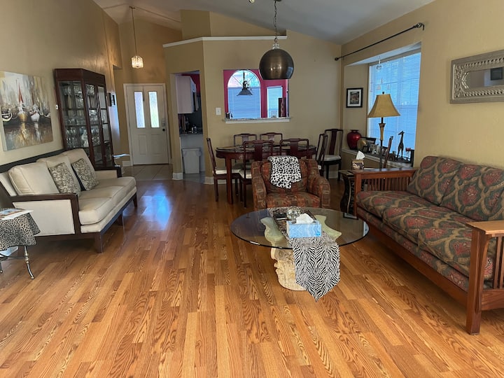 Spacious Red Kitchen & Spa - Grapevine, TX