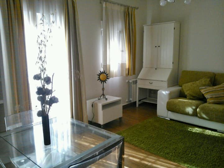 Centrally Located, Quiet And With Terrace - Madrid