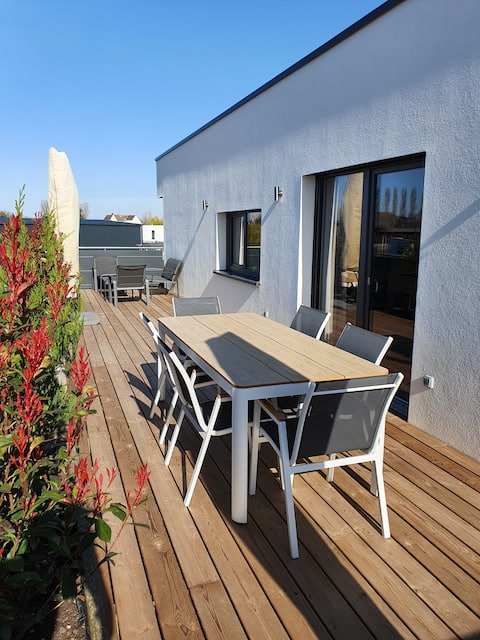 80 m² apartment with large terrace and parking