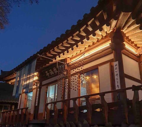 Gyeongnhamjeong private house where the old Seonbi chatted
2 rooms (2 people) 1 living room - 4 peop
