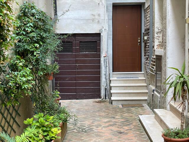 Cà Magno Luxury Design -Canal View with sauna gallery image 3