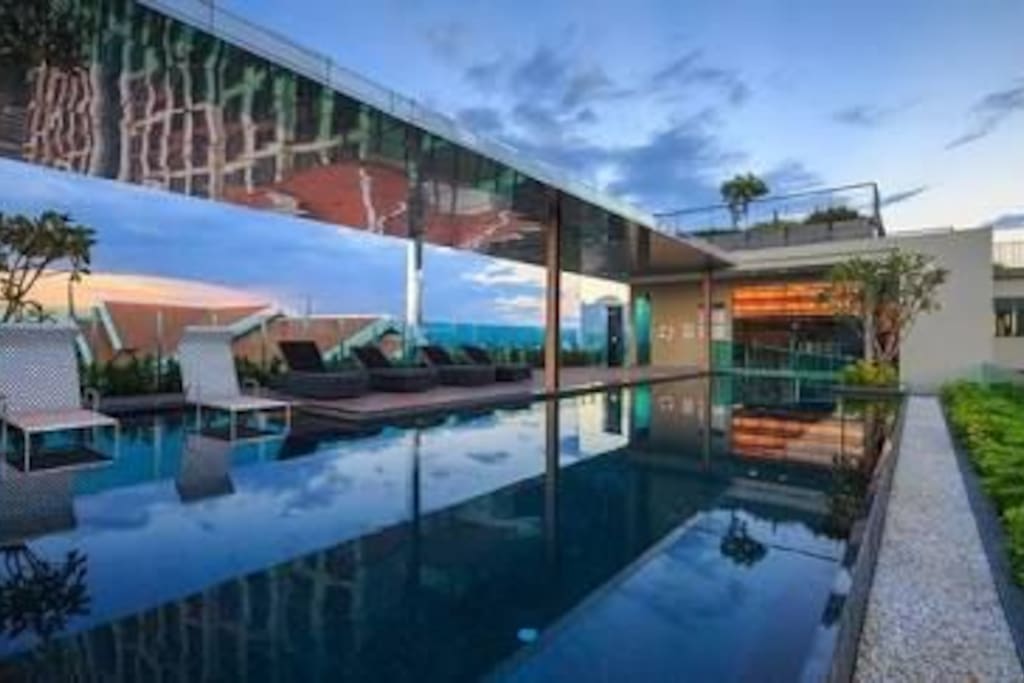 Infinity pool at the rooftop level 16th.