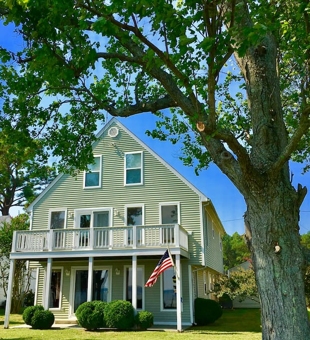 Front has 2nd floor balcony off of the Master