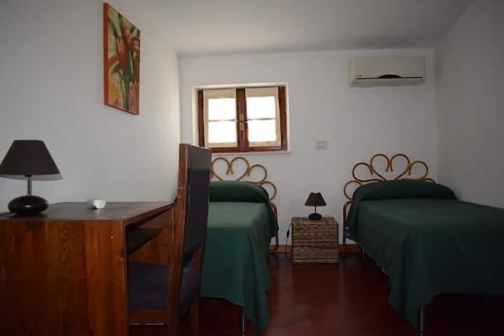 Soba s 2 jednostruka kreveta