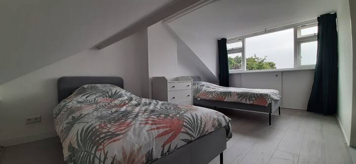 ห้องนอนเตียงเดี่ยว