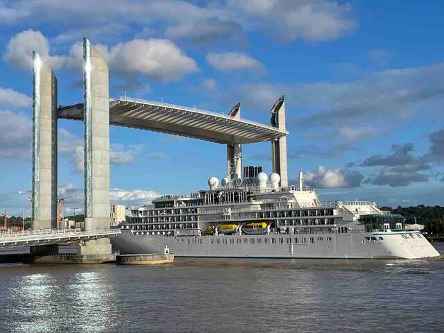 Riverside-Cité du Vin • Aircon • Owner Manager gallery image 5