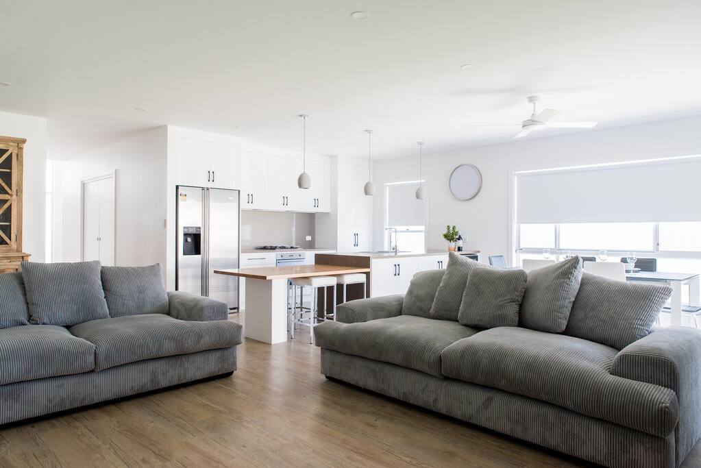 Living Area and Lounge