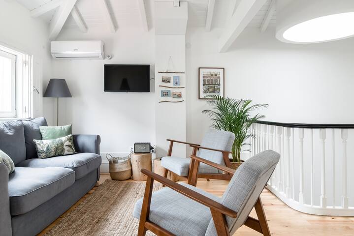 Flores Rooftop – Charm apt with Balconies and AC gallery image 2