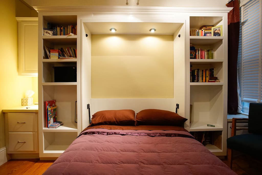 maps, guidebooks and reading material