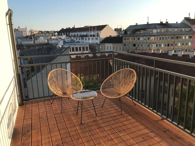 The SKY SUITE MEGA – Vienna Penthouse Suite gallery image 2