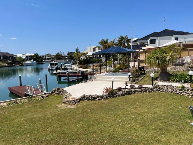Canal Villa with floating jetty in Mandurah gallery image 3