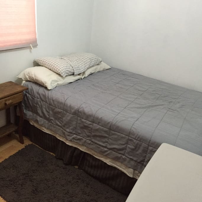 cosy room with a new double bed, clean sheets and enough space for your belongings