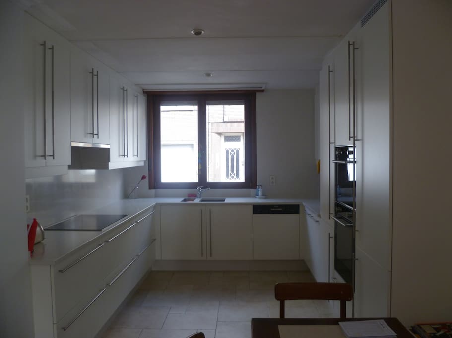Fully equiped kitchen (dishwasher, over, microwave)