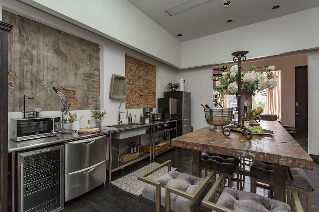 Stay, Play & Party Like a Star in Our Unique Downtown Nashville Lofts! The Premier Glam Rock Lodging Accommodations, Walking Distance to All the Major Entertainment at Attractions!